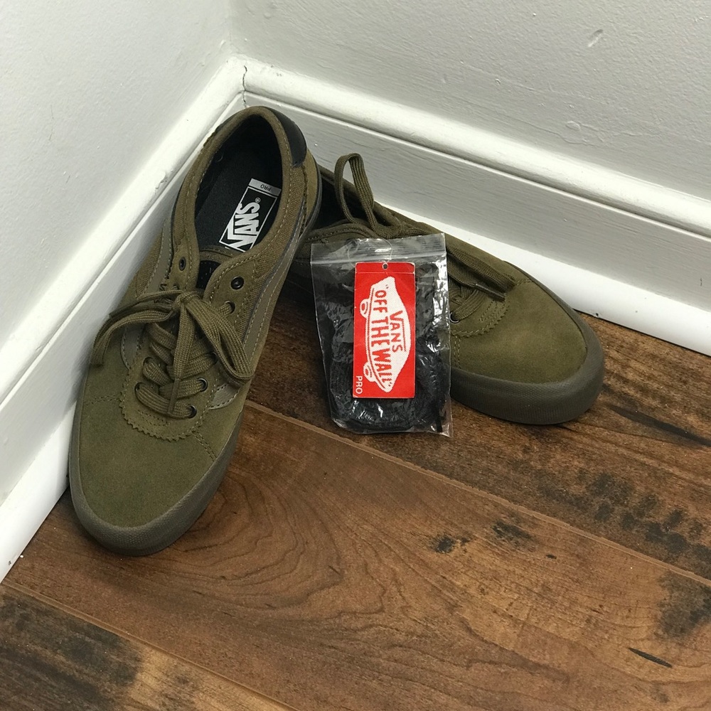 NWT/NWB Vans “Chima Pro 2” Cub/Dark Gum Shoes